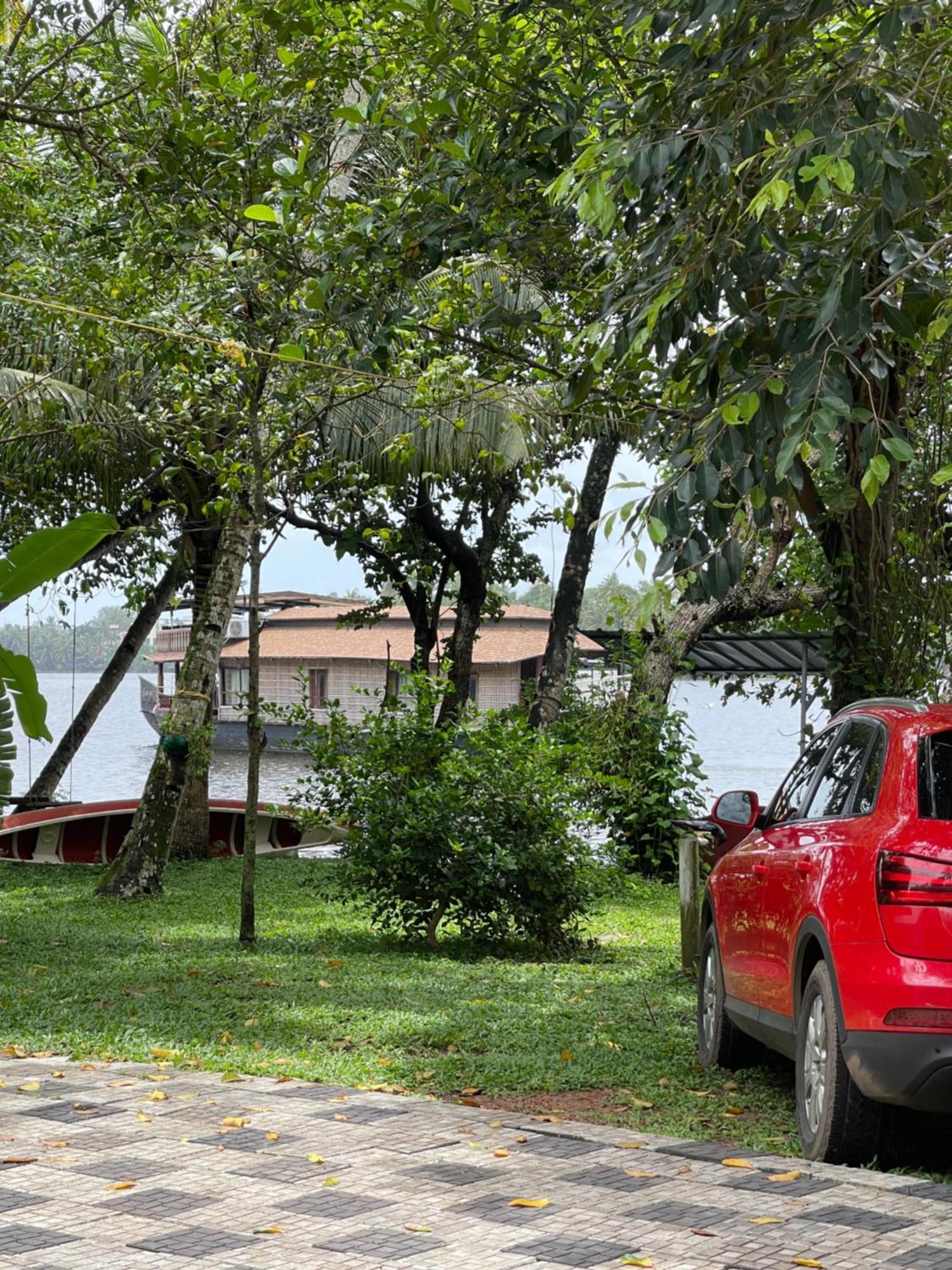 Ashtamudivillas Kollam Exterior photo